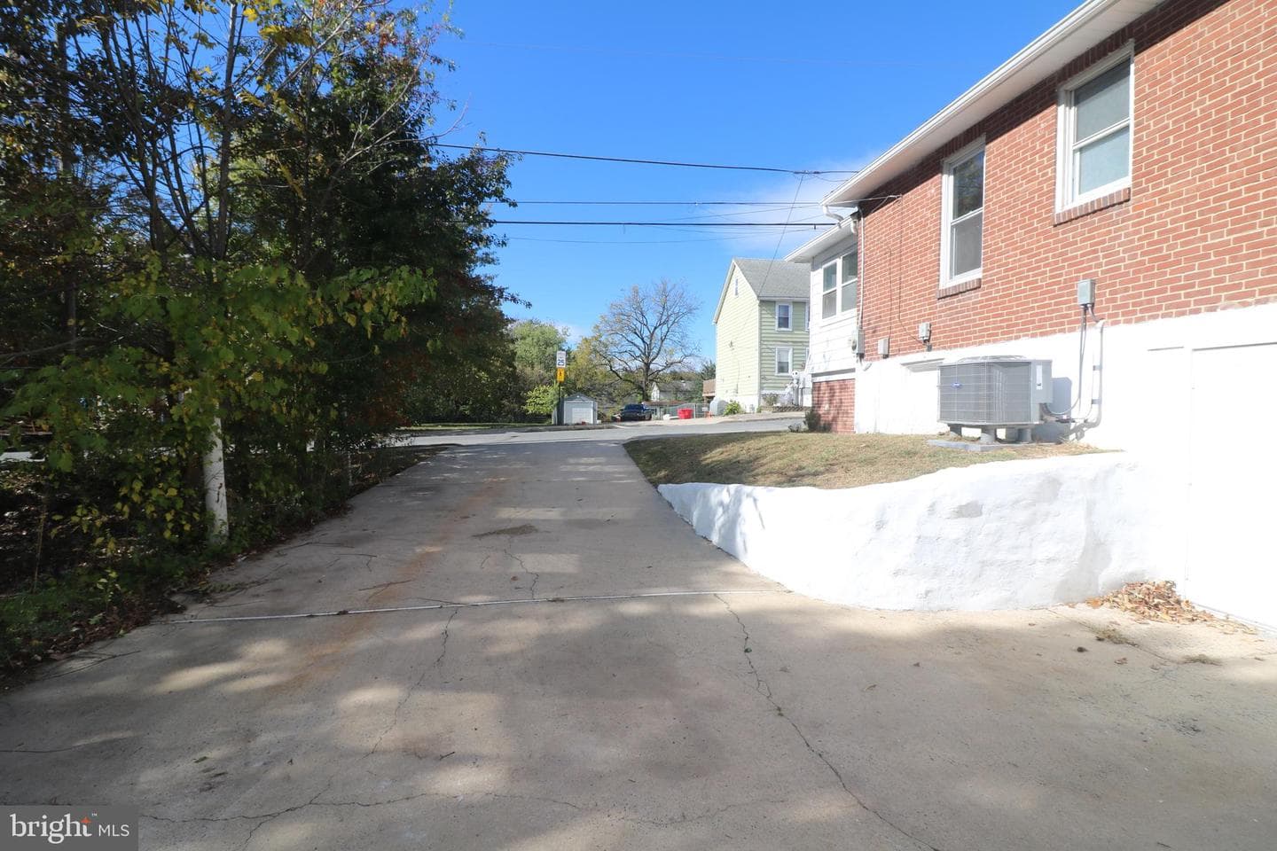 530 E Howard Street photo 18