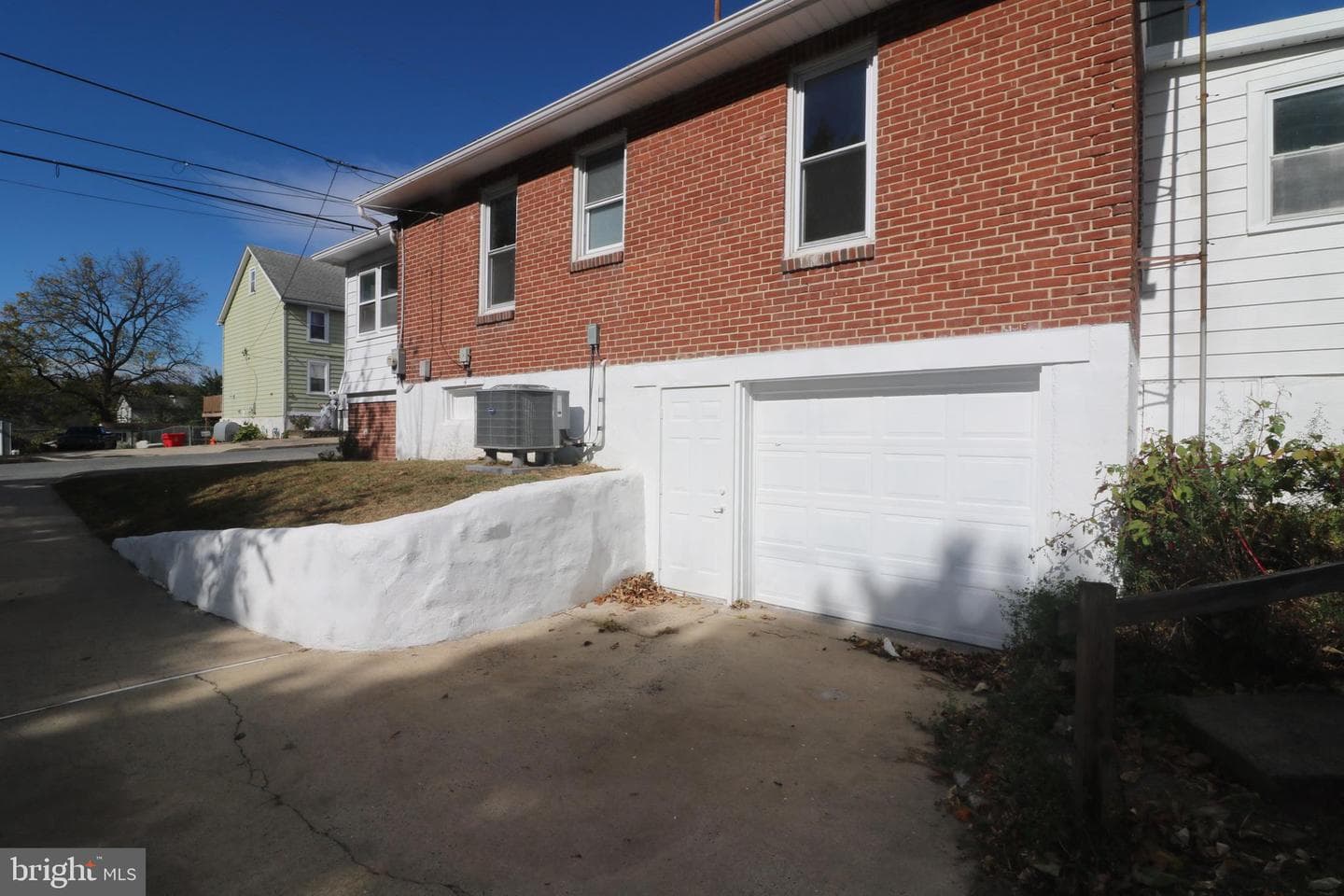 530 E Howard Street photo 19