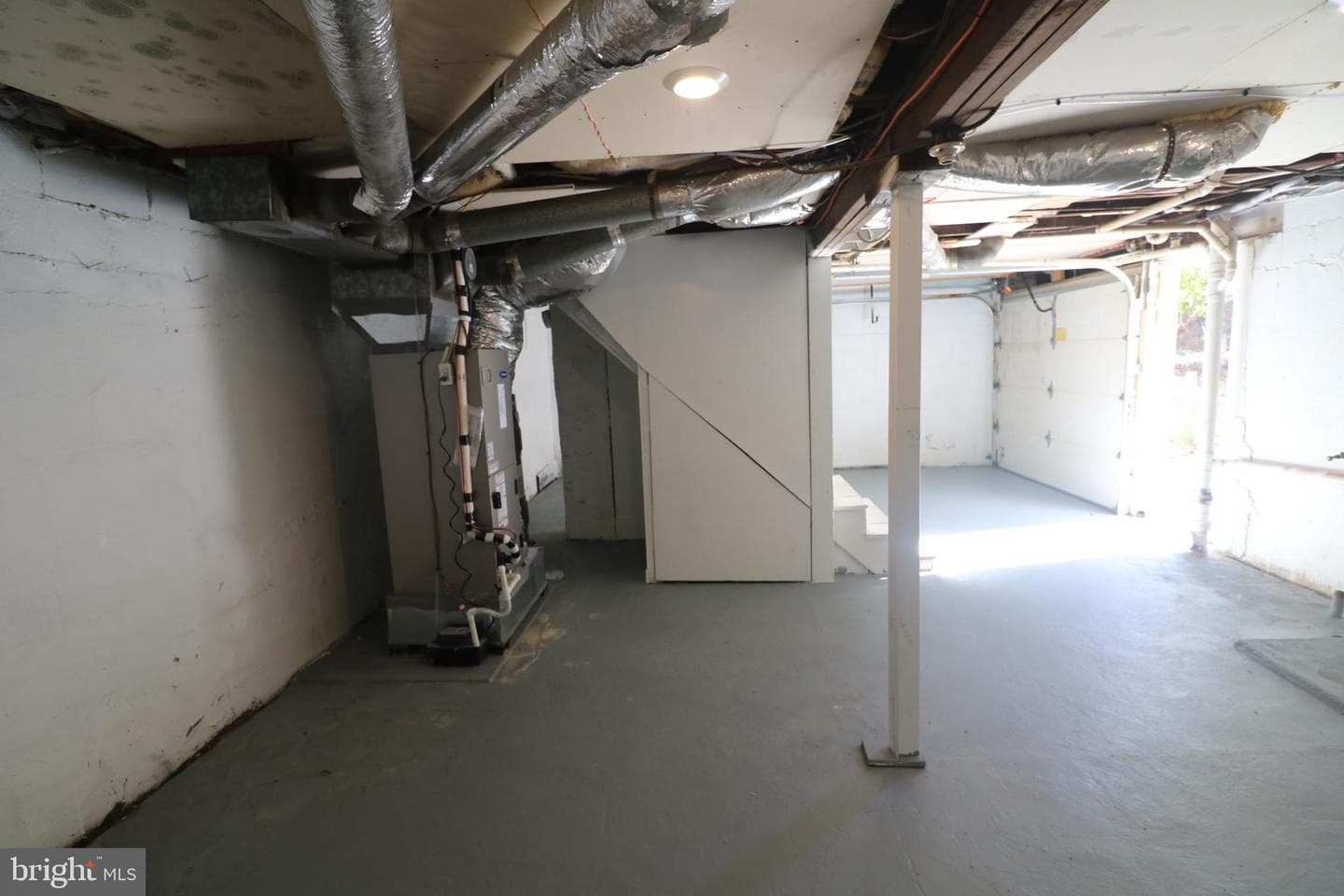 530 E Howard Street photo 5