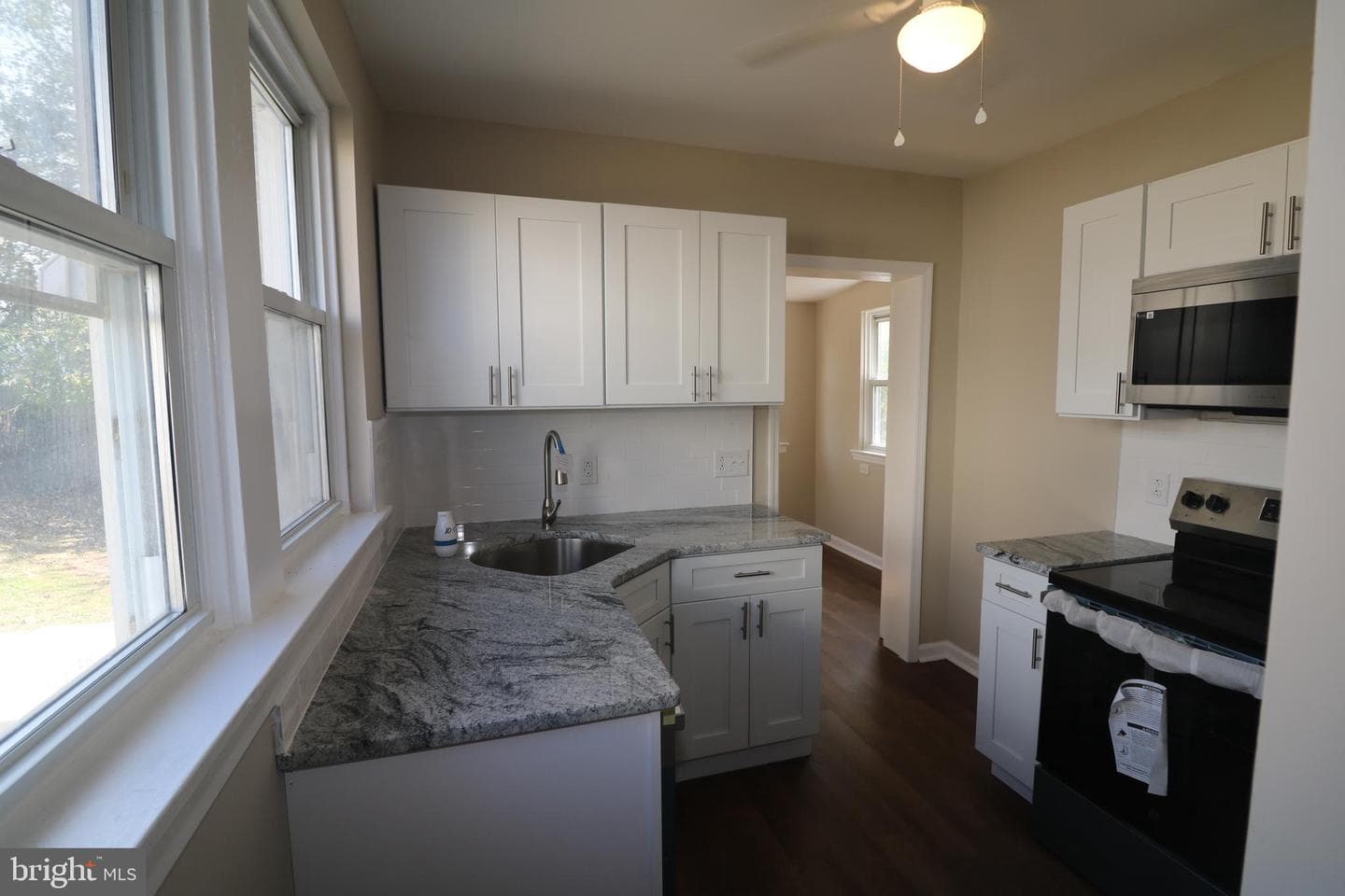 530 E Howard Street photo 7