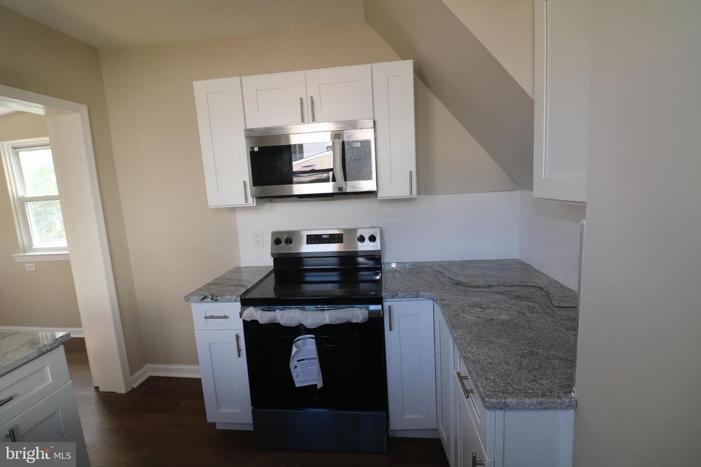 530 E Howard Street photo 8