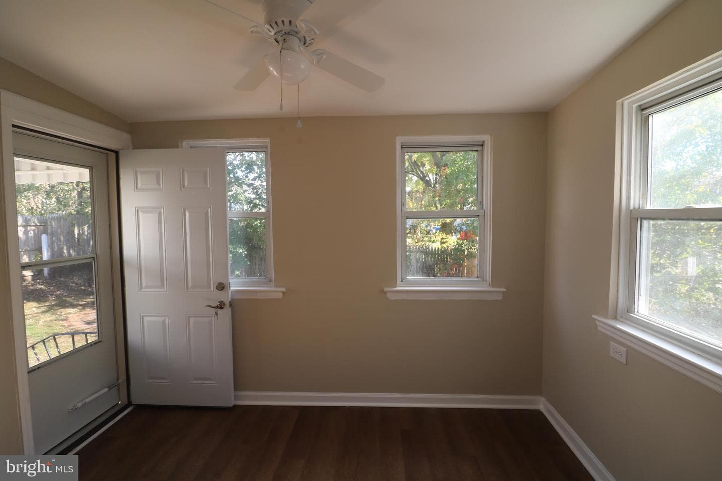 530 E Howard Street photo 9