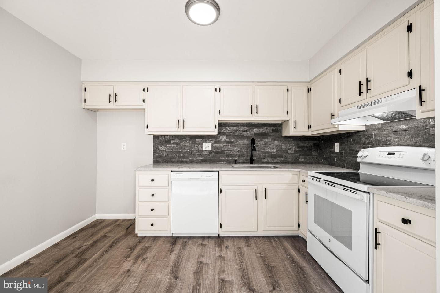 2404 Walnut Ridge photo 9