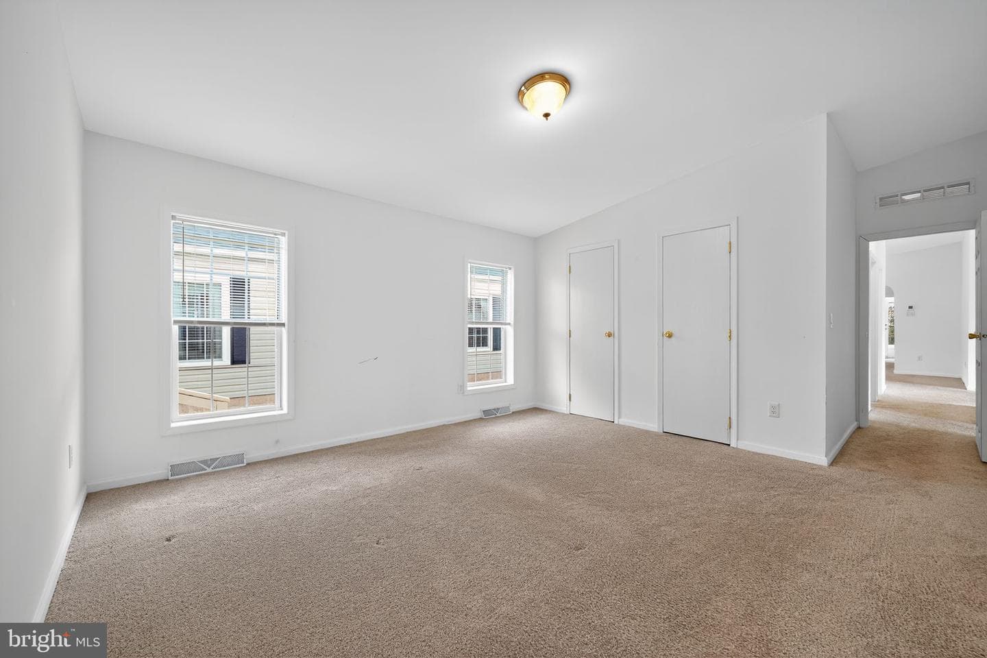 601 Village Way photo 11