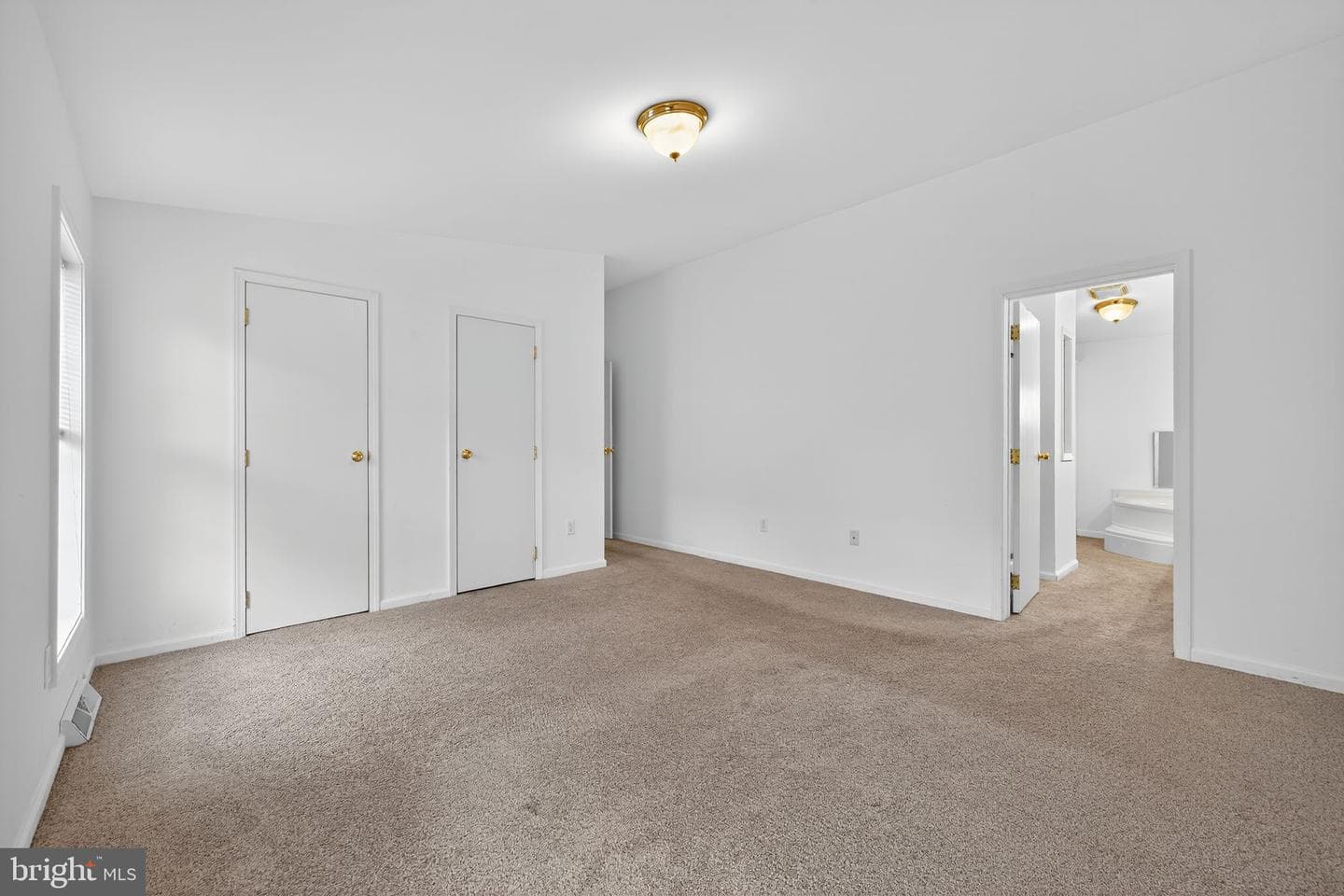 601 Village Way photo 12