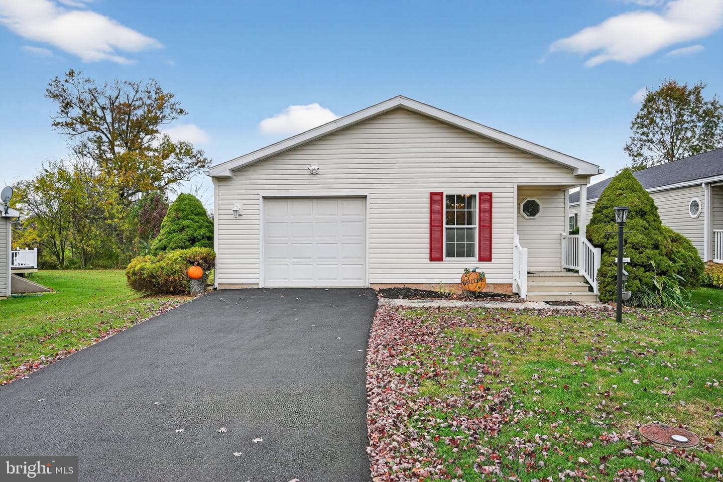 601 Village Way photo 2