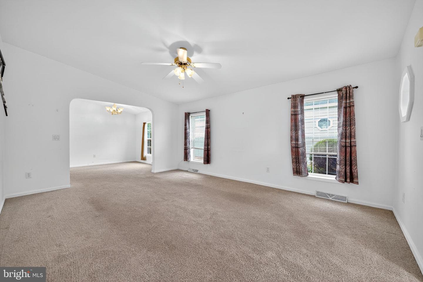 601 Village Way photo 4