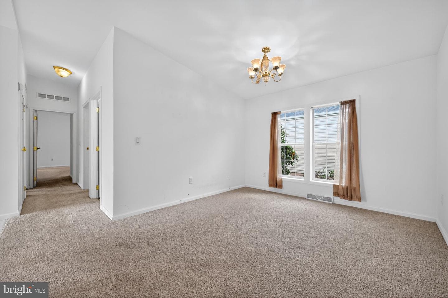 601 Village Way photo 6