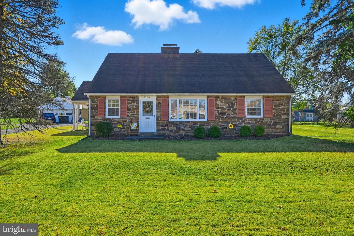 1506 Marshall photo 1