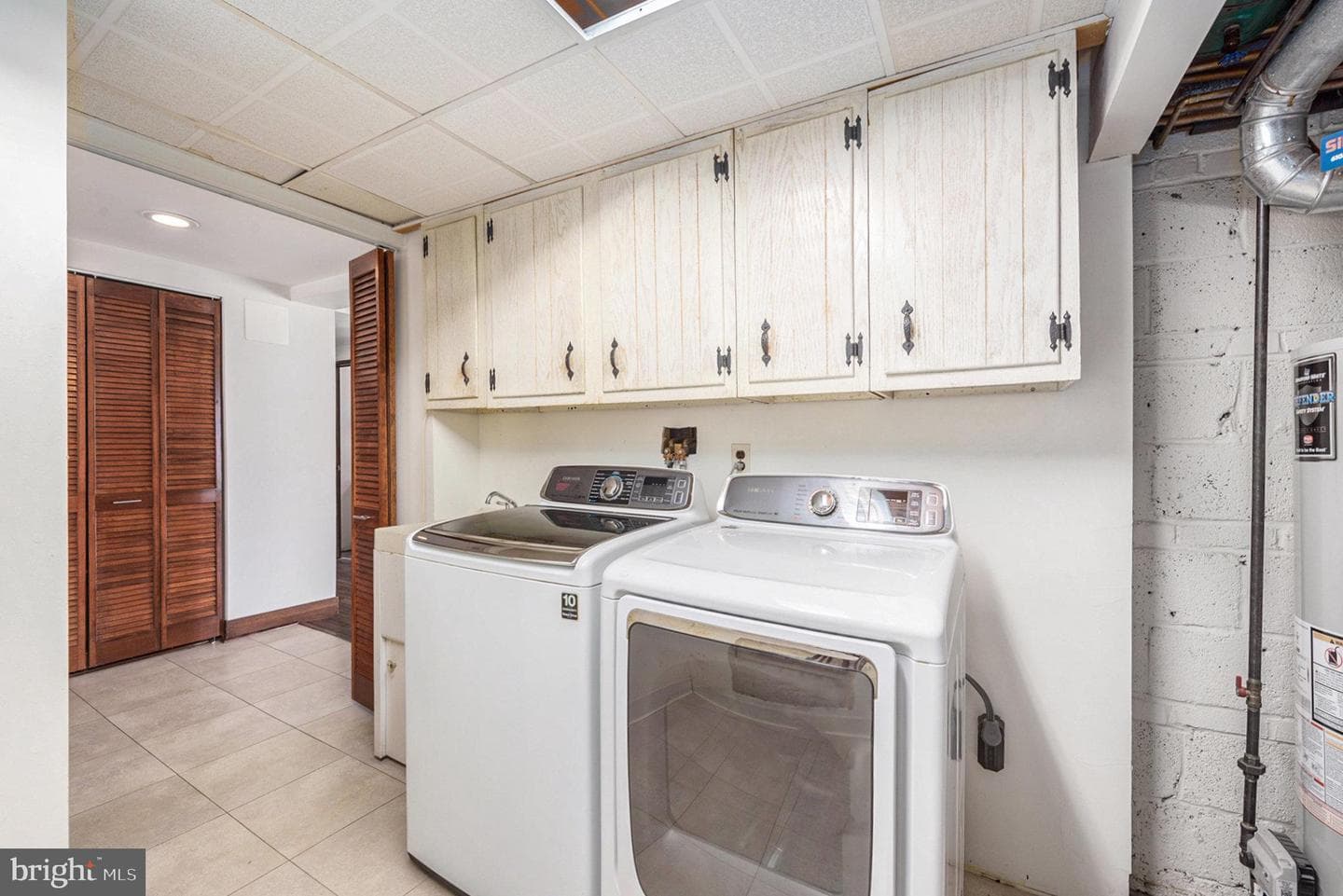 4048 Friends Lane photo 13