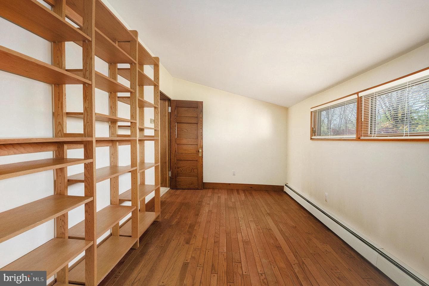 4048 Friends Lane photo 15