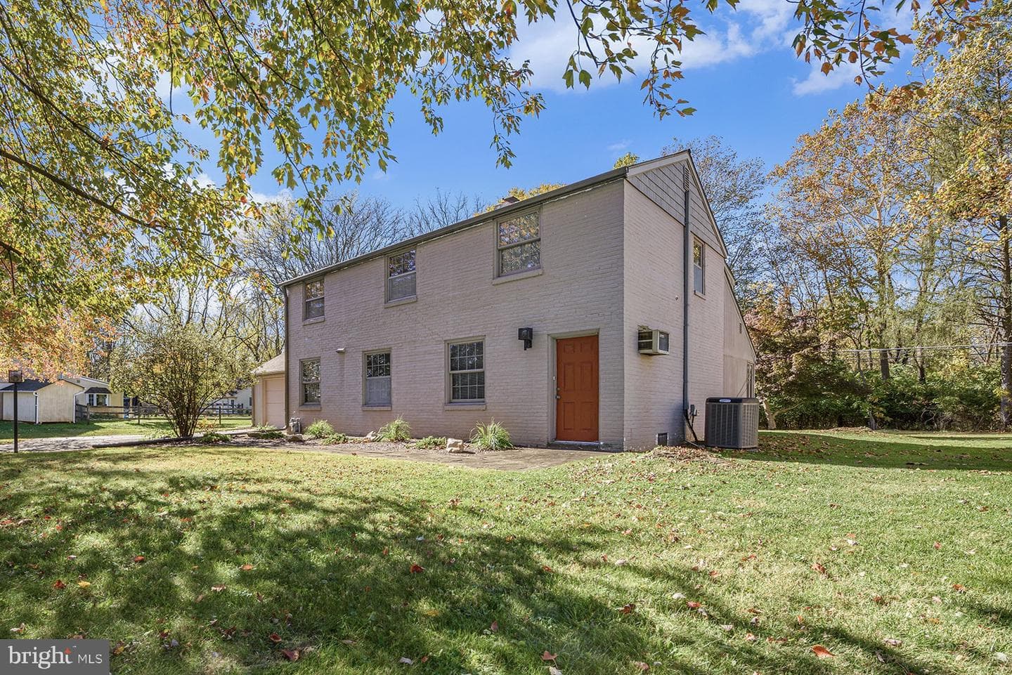 4048 Friends Lane photo 2