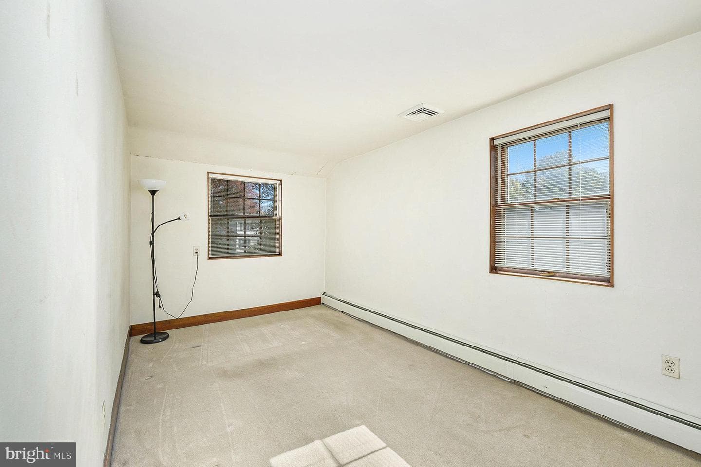 4048 Friends Lane photo 20