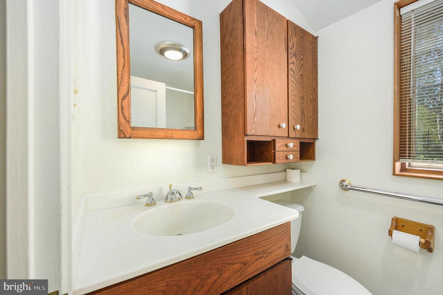 4048 Friends Lane photo 22