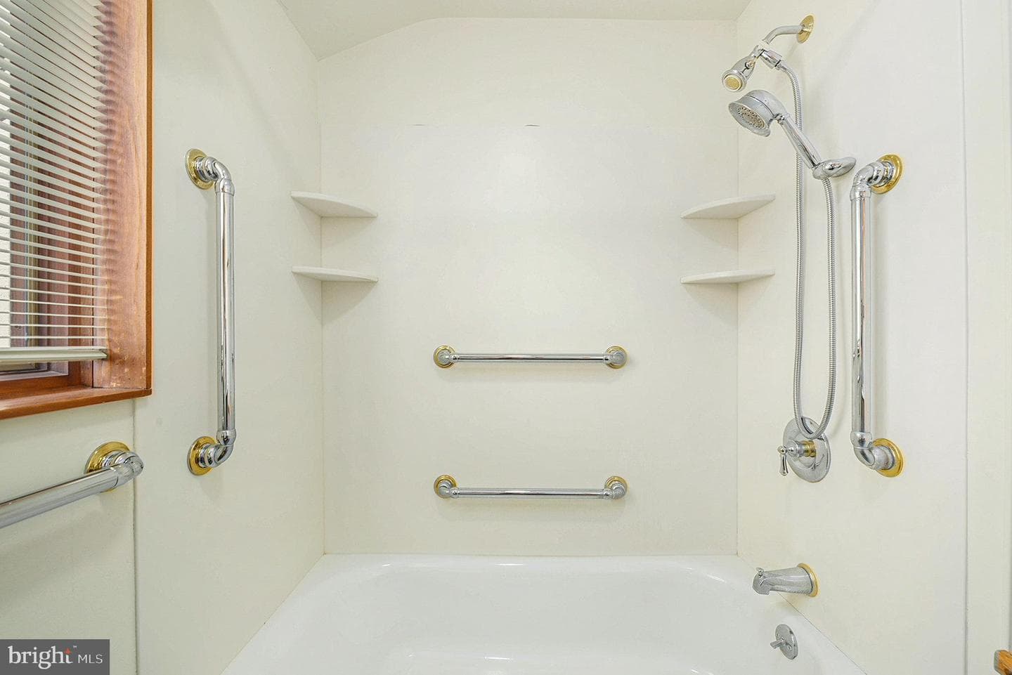 4048 Friends Lane photo 23