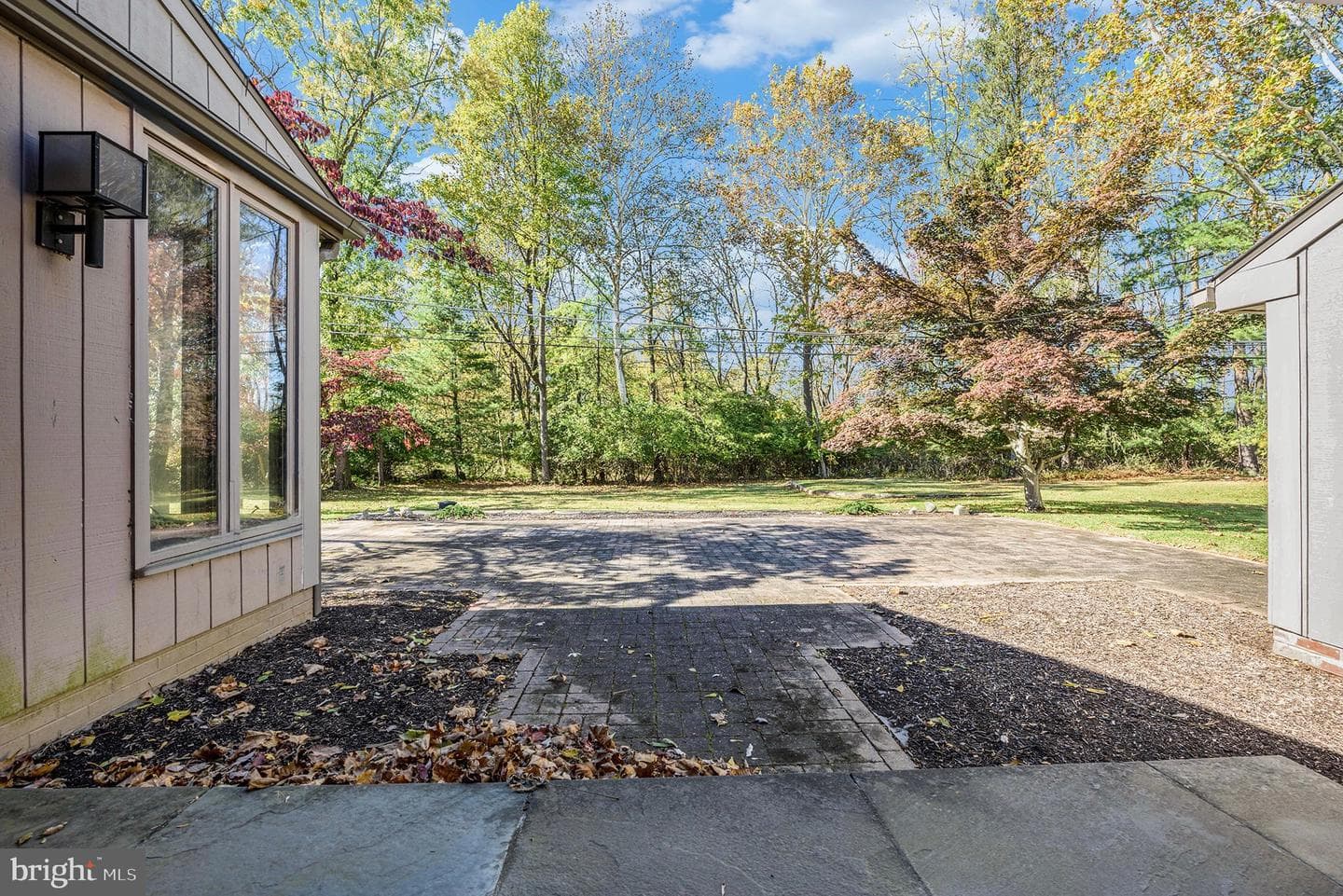 4048 Friends Lane photo 25