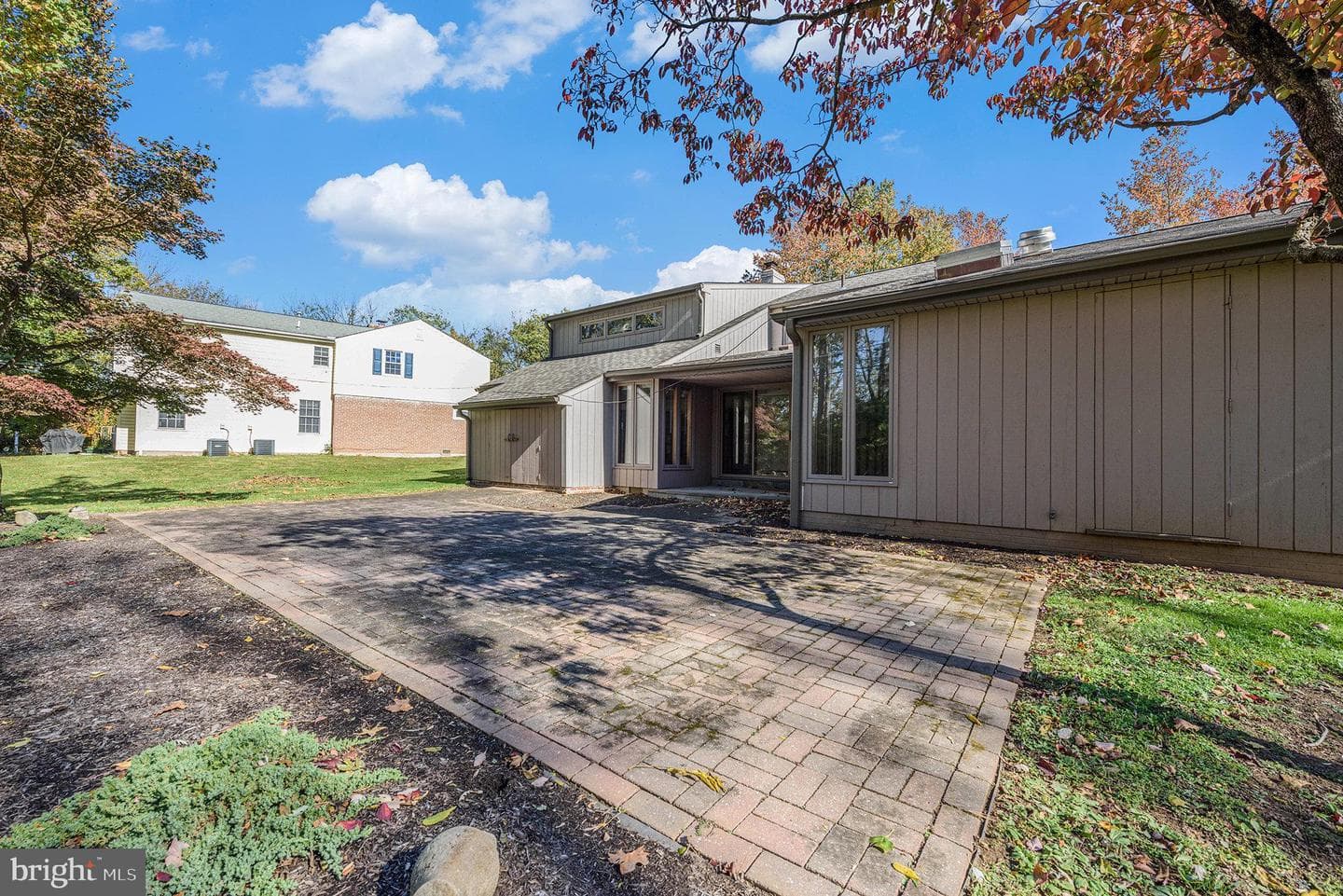 4048 Friends Lane photo 27