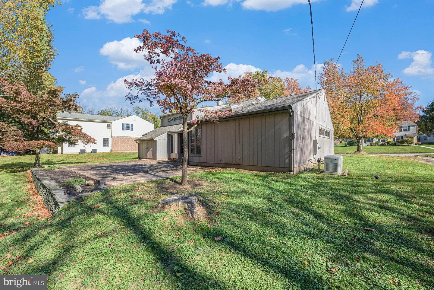 4048 Friends Lane photo 28