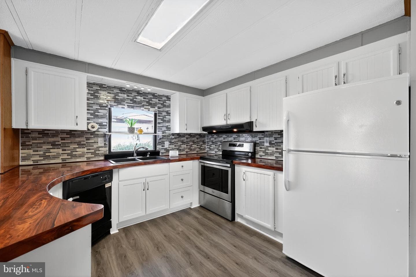 328 Woodstream Way photo 14