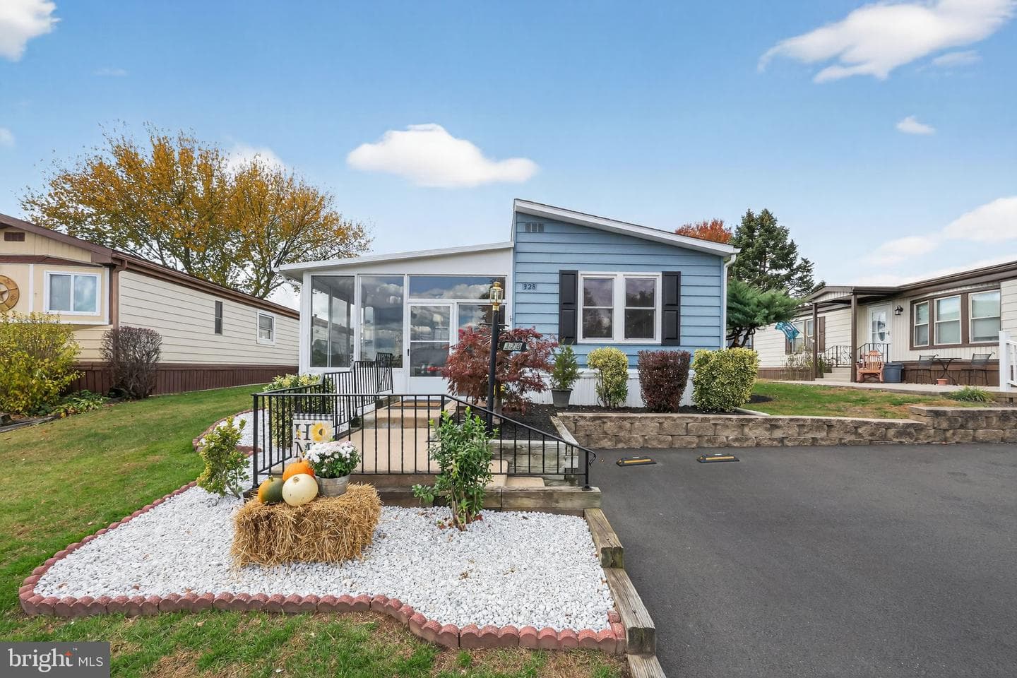 328 Woodstream Way photo 2