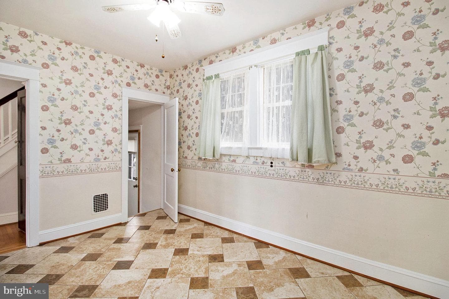 230 Harrison Avenue photo 12