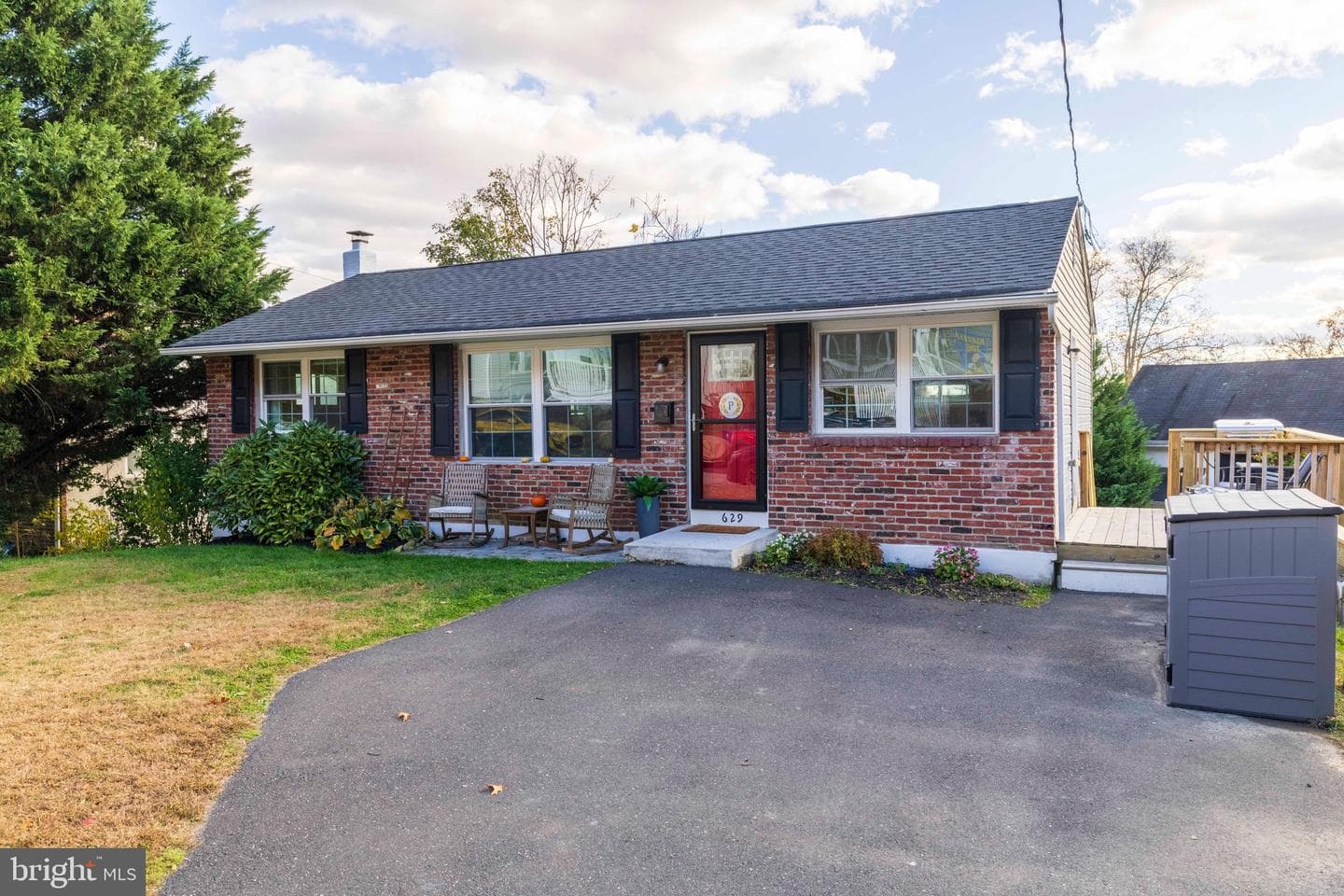 629 Roberts Avenue photo 3