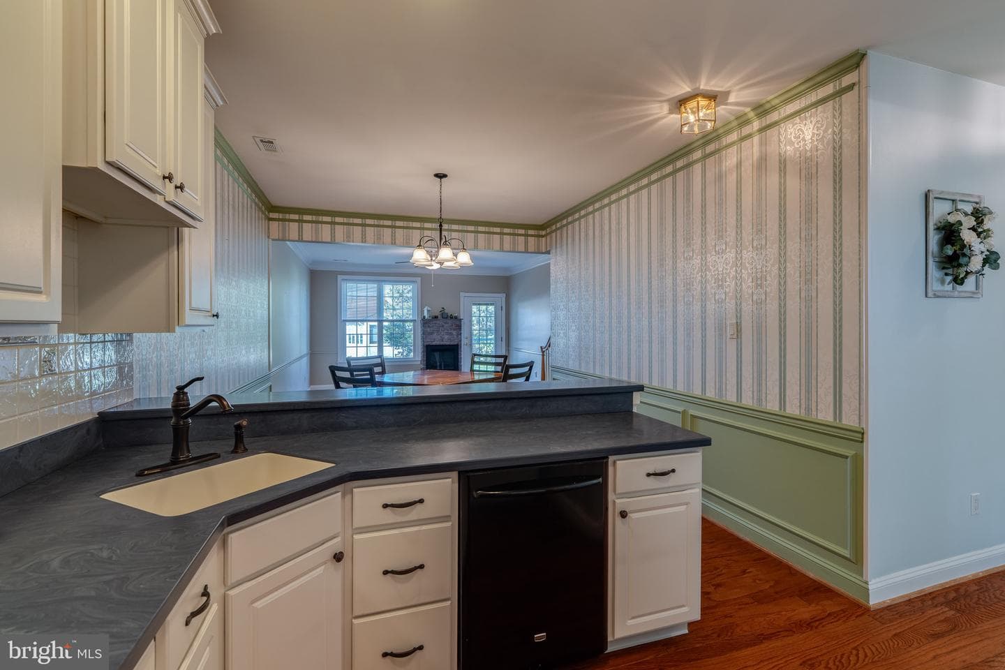 405 Ruth Court photo 13