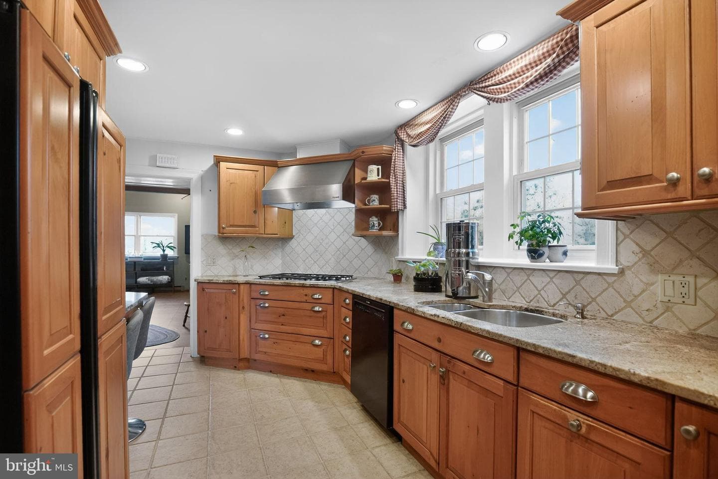 106 Montgomery Avenue photo 12