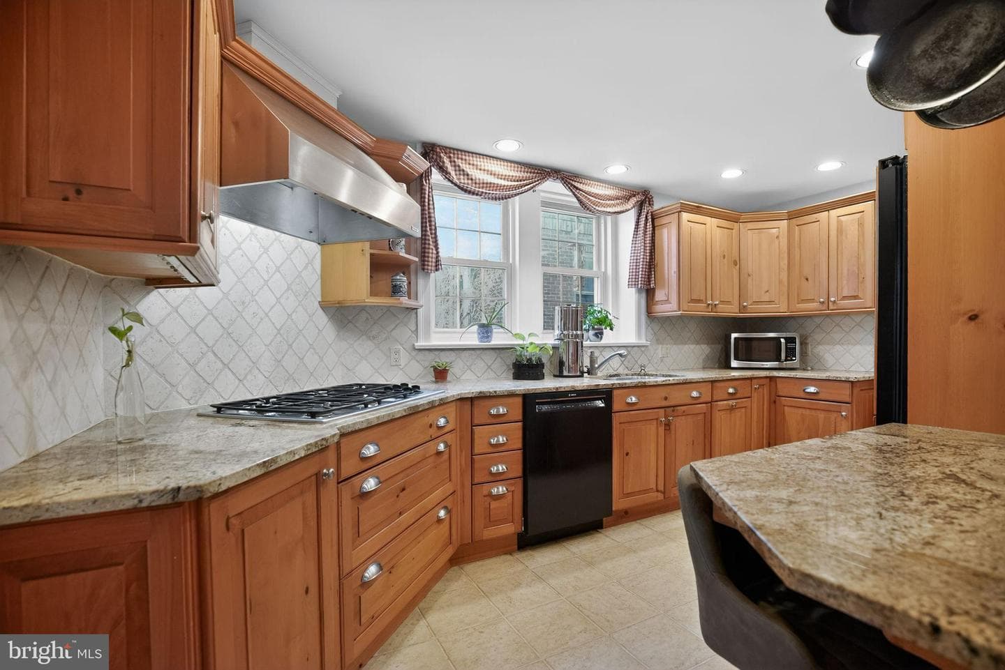106 Montgomery Avenue photo 13