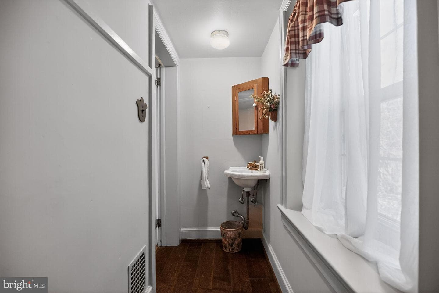 106 Montgomery Avenue photo 22