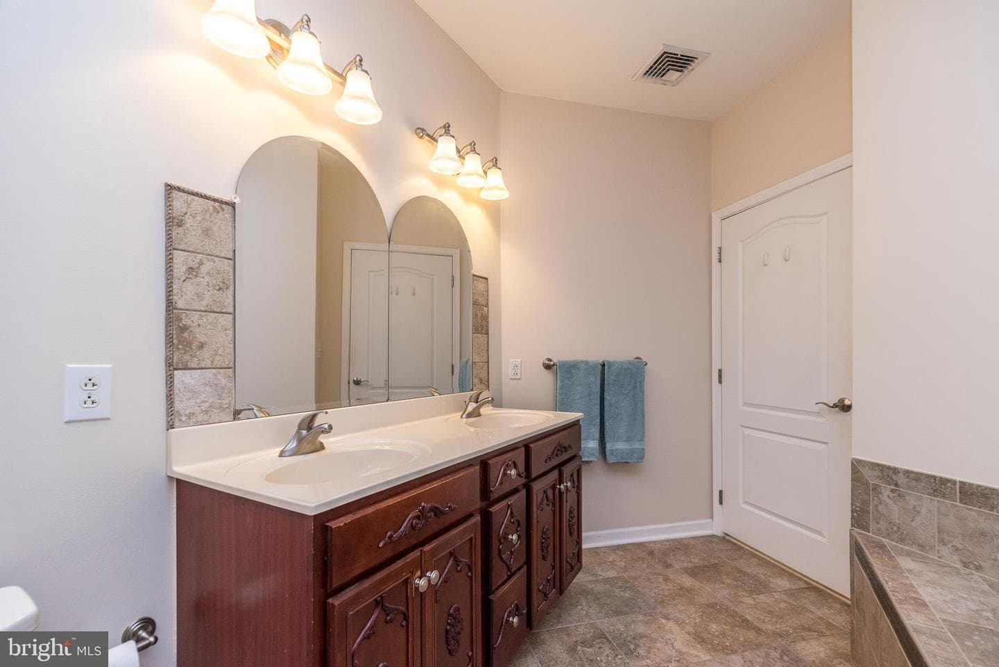 207 Carson Terrace photo 27