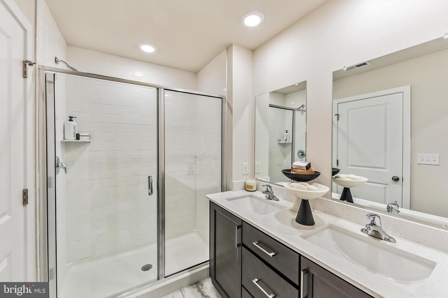 45 E Front Street photo 19