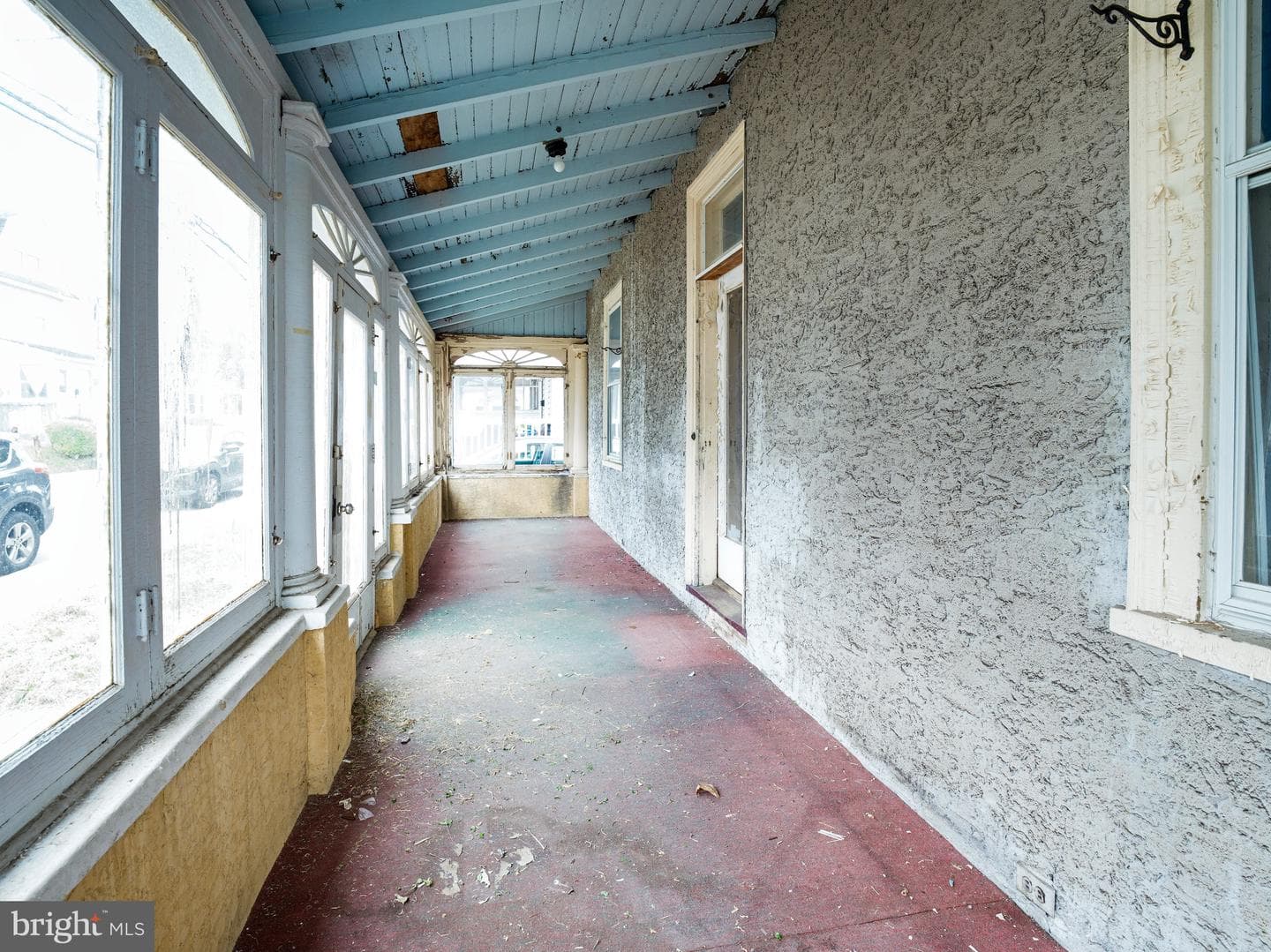 28 S Warner Avenue photo 3