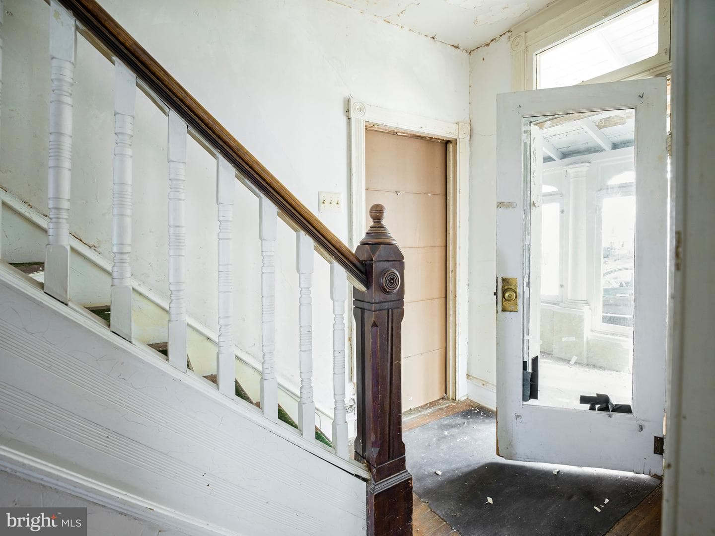 28 S Warner Avenue photo 4