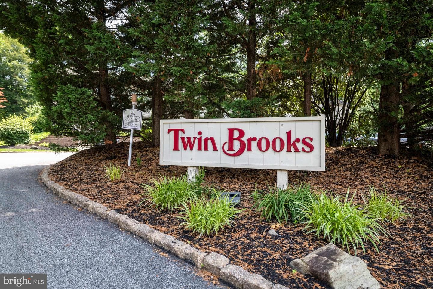 18 Twin Brooks Drive photo 2
