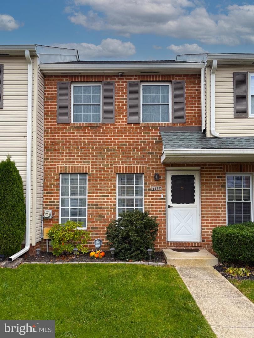 2212 Mulberry Court photo 1