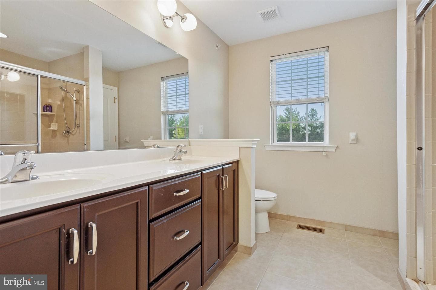 2045 Pleasant Valley Drive photo 17