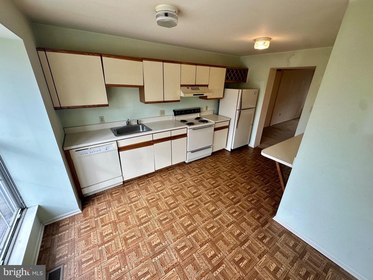 138 Cedar Court photo 3