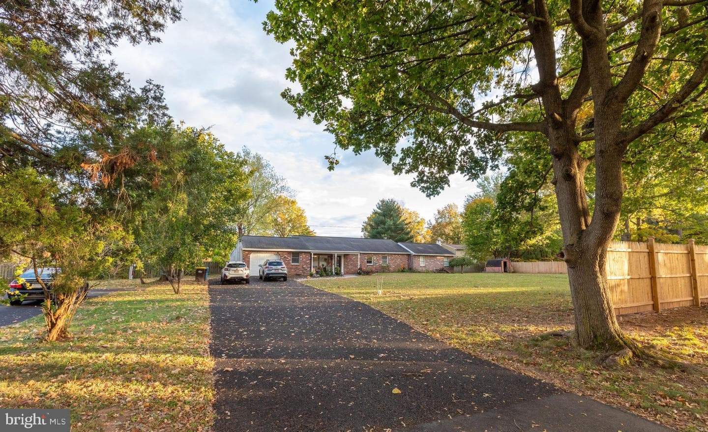 1315 Deer Run Road, Hatfield