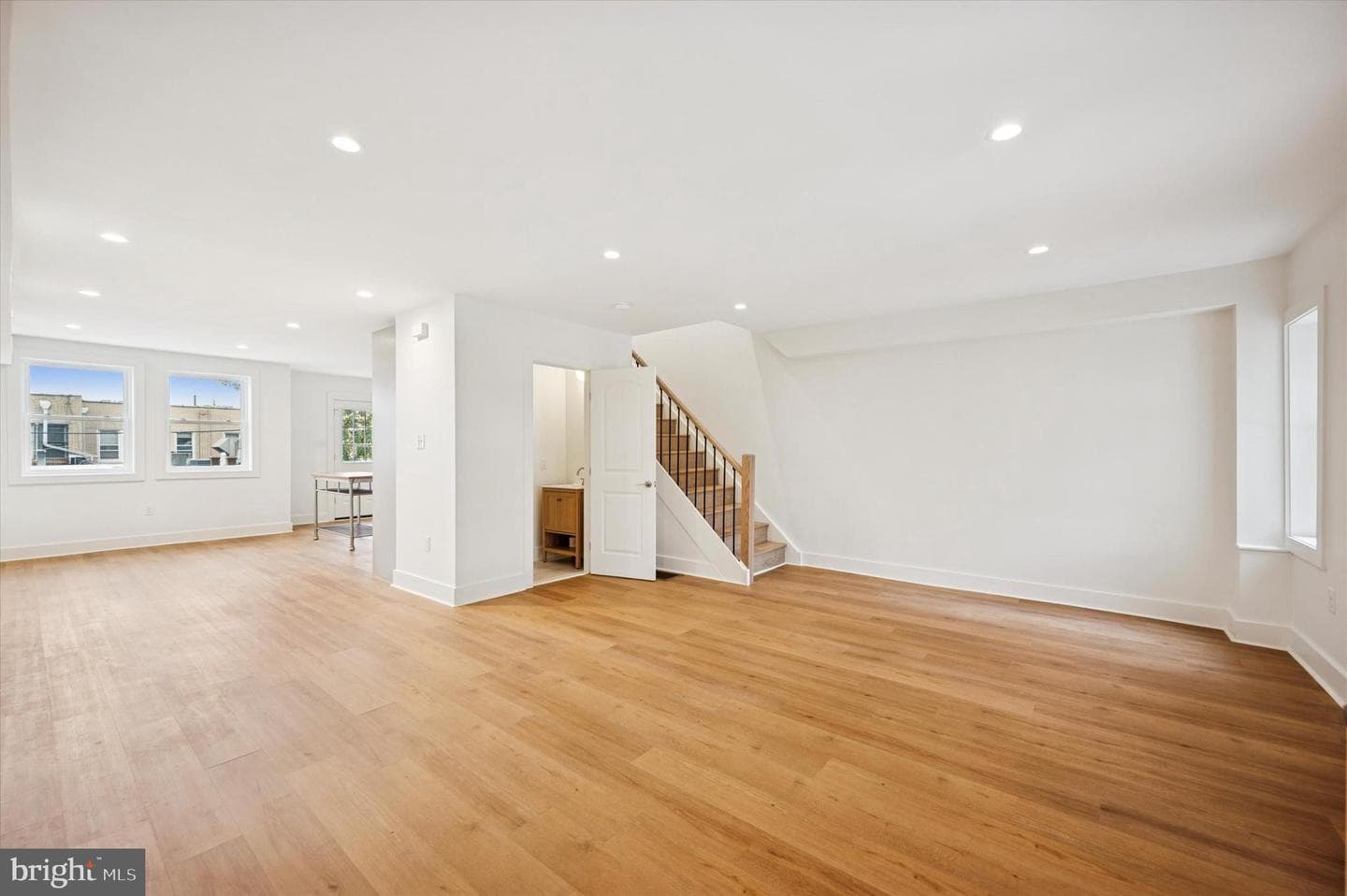 204 Stoneway Lane photo 4