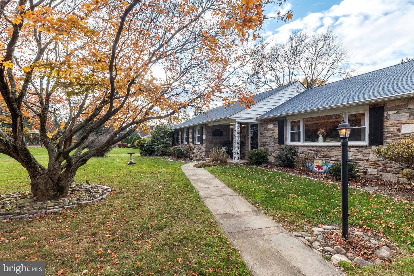 326 Chestnut Lane photo 2