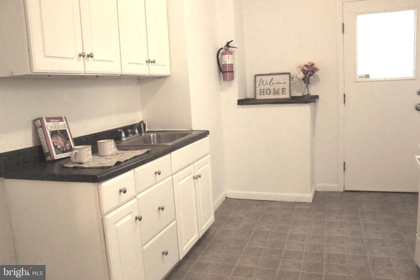 118 Chain Street photo 5