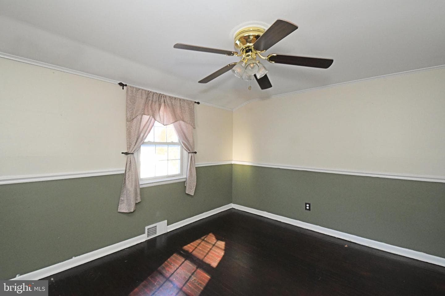 145 Colonial photo 28