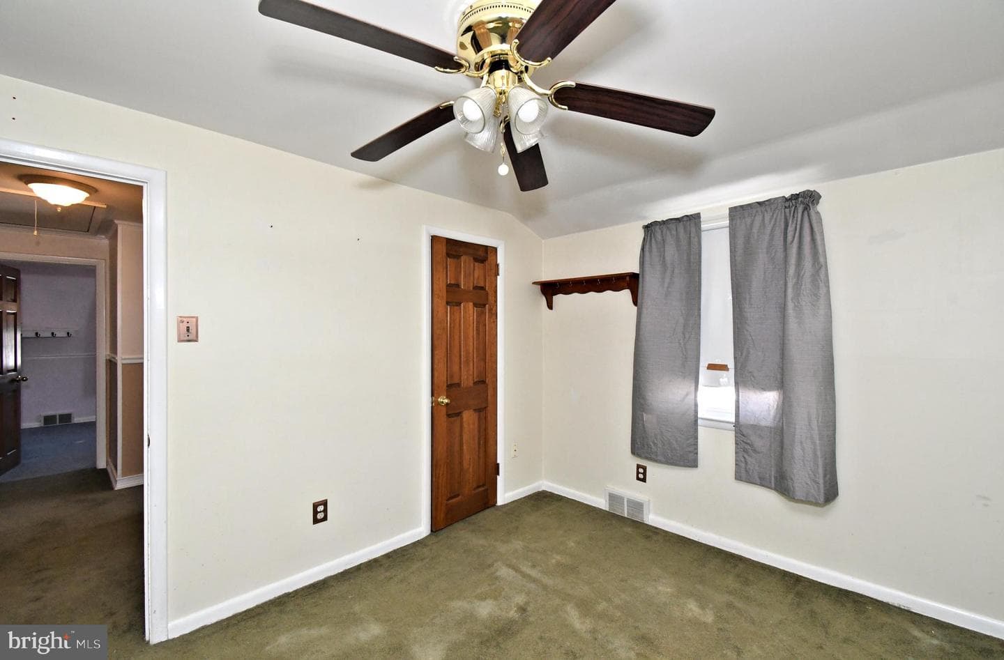 145 Colonial photo 32