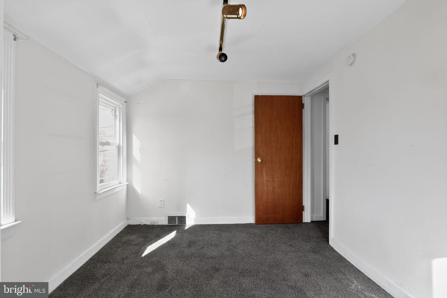 661 N Keim Street photo 13