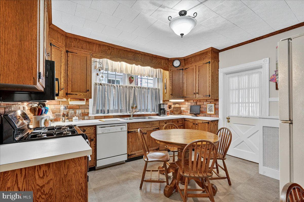 809 Stanbridge Street photo 11