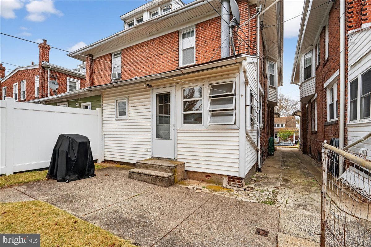 809 Stanbridge Street photo 27