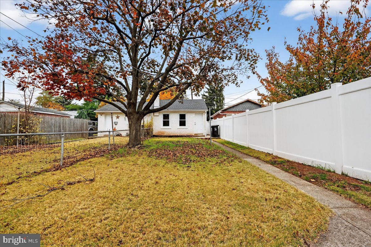809 Stanbridge Street photo 28