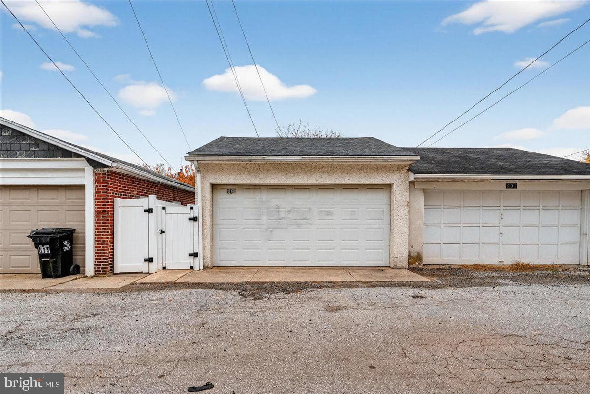 809 Stanbridge Street photo 29