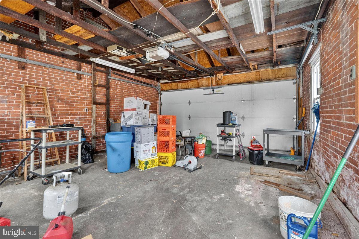 809 Stanbridge Street photo 31